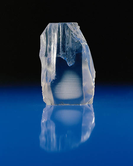 Photo of a magnesium oxide crystal